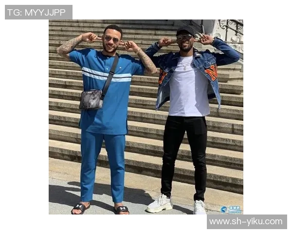 足球巨星盛大婚礼现场揭秘甜蜜瞬间引发球迷热议 足球巨星盛大婚礼现场揭秘甜蜜瞬间引发球迷热议