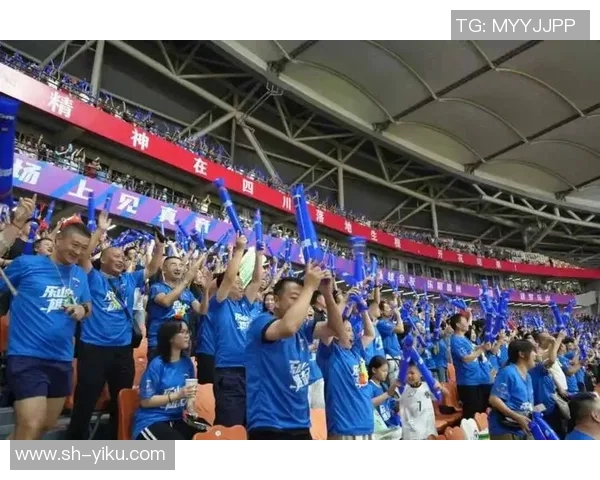 双星闪耀绿茵场巨星携手定格传奇瞬间荣耀共谱足球盛宴